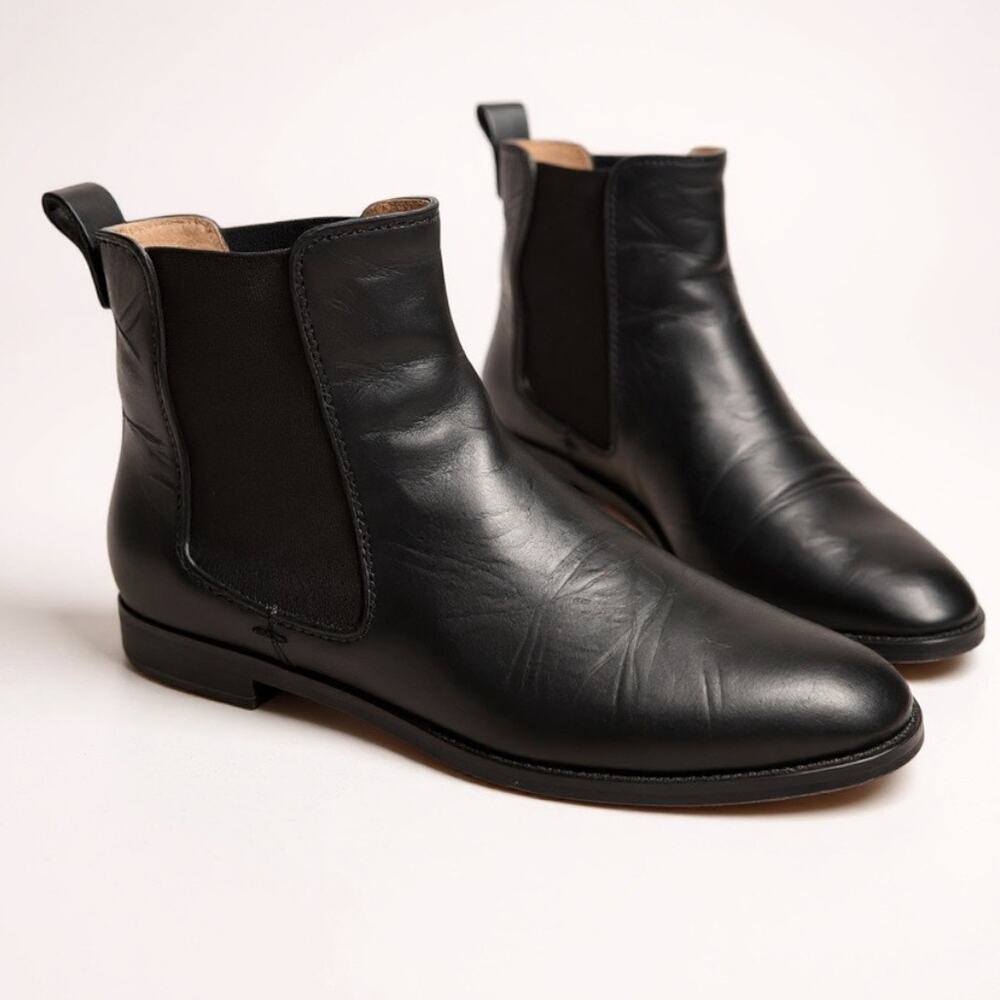 Stuart Weitzman Minimalist Leather Chelsea Boots 8 Black Leather Women’s